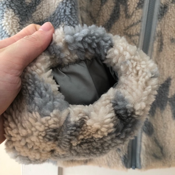 NWOT Patagonia Women’s Large Blue and Cream Fuzzy Full zip Jacket - Picture 6 of 7